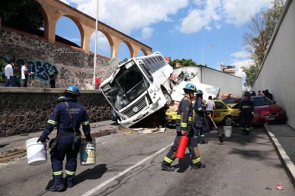 De las 44 personas involucradas, solo tres resultaron con heridas que atender.