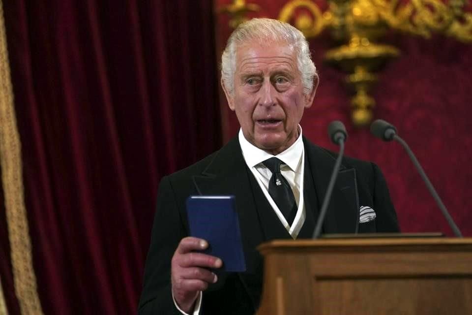 Carlos III fue proclamado oficialmente Rey de Reino Unido.