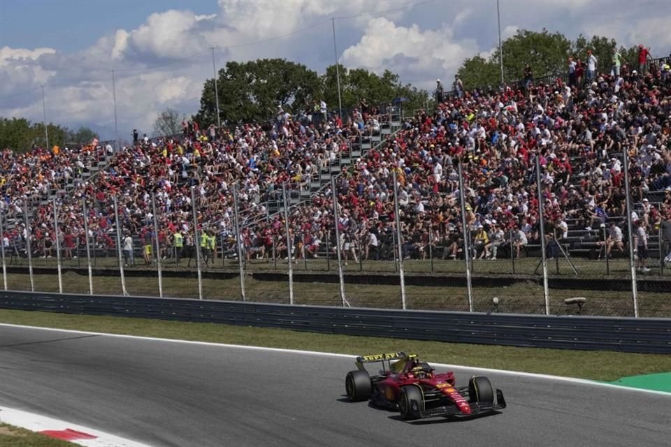 Los 'tifosi' en Monza, apoyando en su mayoría a Ferrari.