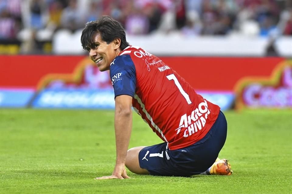 José Juan Macías reveló en el podcast de su compañero de las Chivas, Jesús 'Canelo' Angulo, que sufrió en sus comienzos con el primer equipo de las Chivas por su estrato social.