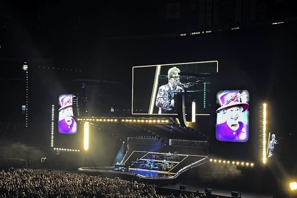Elton John rindió tributo a la recién fallecida Reina Isabel II en su concierto; se unió a Guns N' Roses, quienes también lo han hecho.