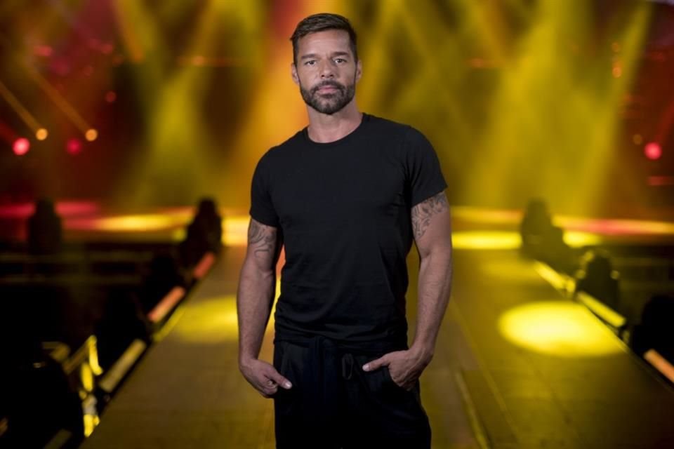 Una persona presentó una demanda contra Ricky Martin por presunta agresión sexual; se sospecha que fue el sobrino del cantante.