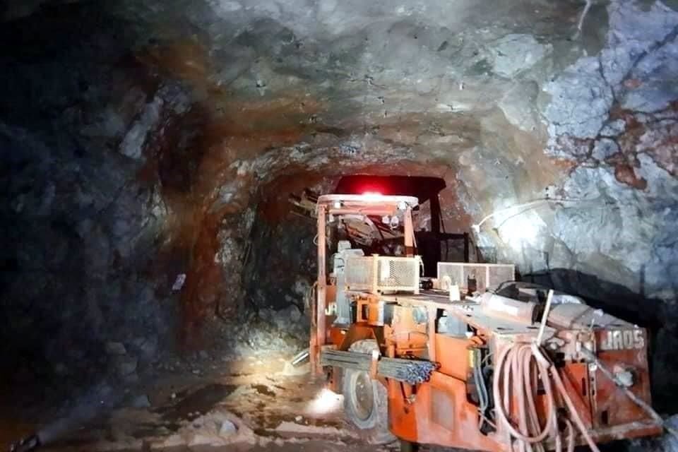 Los trabajadores reparaban una falla eléctrica en la mina cuando ocurrió el accidente.