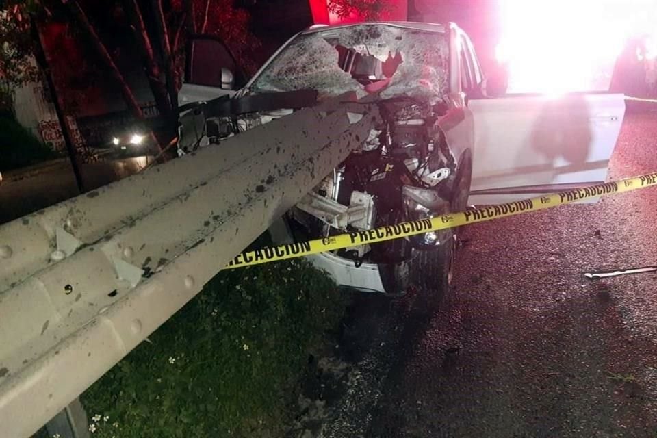 Un automovilista falleció tras sufrir un choque contra valla de contención sobre la autopista México-Querétaro, en Cuautitlán.