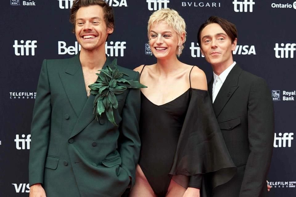 Harry Styles, Emma Corrin y David Dawson asistieron a Toronto este domingo para presentar con éxito la película 'My Policeman'.