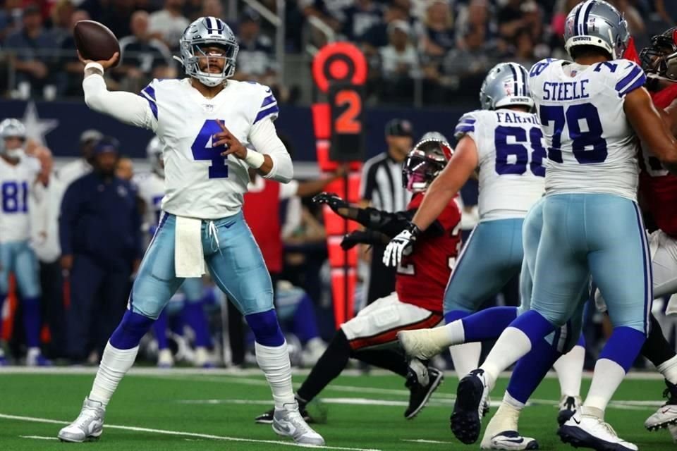 Dak Prescott finalizó 134 yardas por aire tras 14 pases completos.