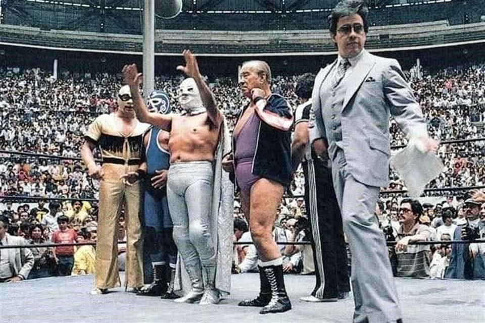 El Santos previo a iniciar la lucha que marcó el final de su exitosa carrera.