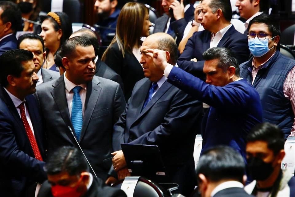 Rubén Moreira, coordinador de los diputados, y Alejandro Moreno, líder nacional del tricolor.