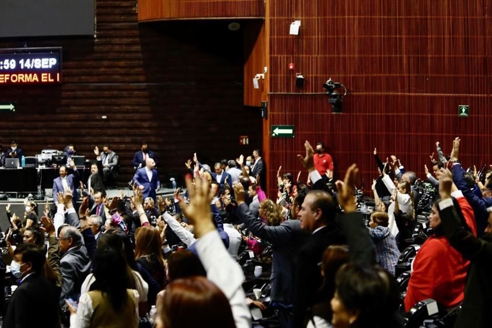 Cámara de Diputados avaló una reforma para disponer de recursos abandonados en bancos y destinarlos a la seguridad pública; pasa al Senado.