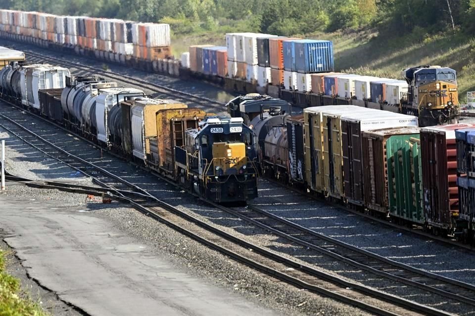 Locomotoras en la vía ferroviaria de Selkirk, Nueva York, este miércoles.