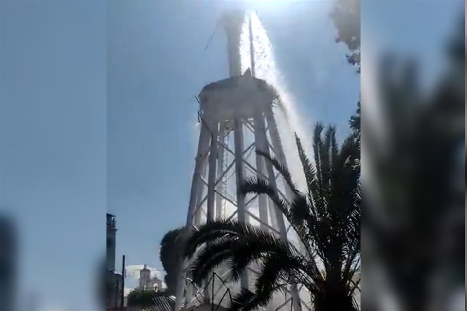 En Texmelucan, Puebla un tanque de agua de 2.3 mdp colapsó a tres días de su inauguración, en el incidente murieron dos personas y la Alcaldesa fue corrida a pedradas.