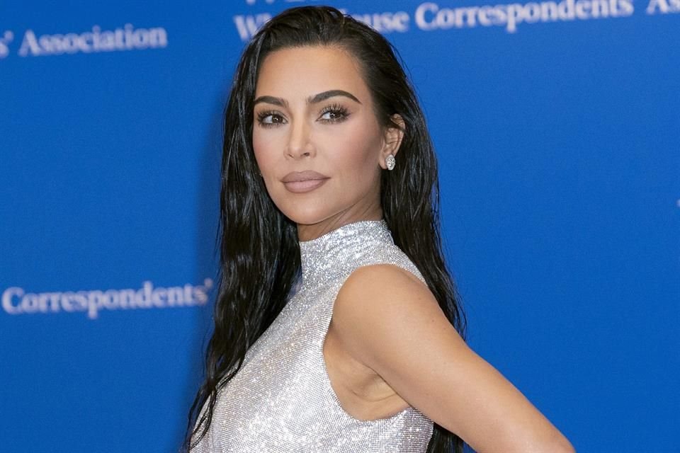 Kim Kardashian y Scott Disick fueron demandados por promocionar premios de lujo a través de una supuesta lotería en Instagram.