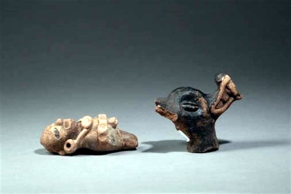 Entre las piezas a subastarse figuran una ocarina modelada a semejanza de un sacerdote y una cabeza de zorro o coyote, elaboradas en terracota. Provienen de Veracruz, de entre el año 200 y 700 d. C.