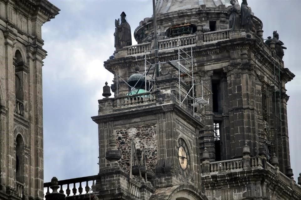 Las torres de Catedral continúan apuntaladas y no se han vuelto a colocar las esculturas de las tres virtudes en su fachada.