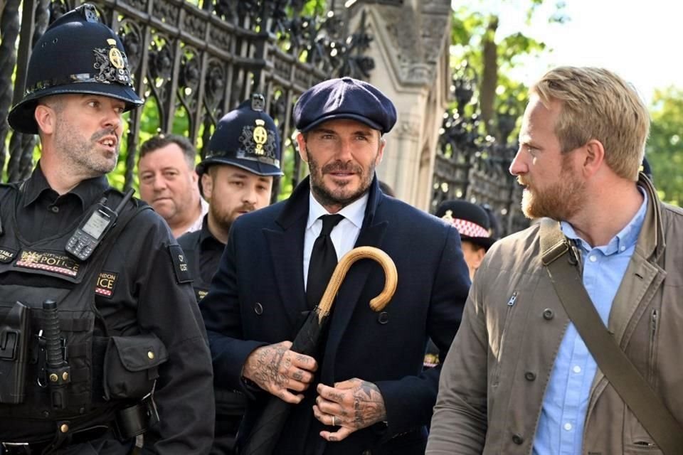 David Beckham se formó durante horas en la fila para despedirse de los restos de la Reina Isabel II.