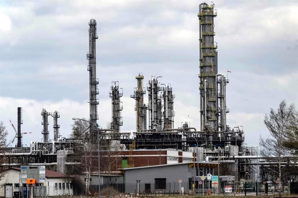 Alemania tomará el control de tres refinerías rusas para asegurar los suministros y terminar con décadas de profunda dependencia de Moscú para el combustible.