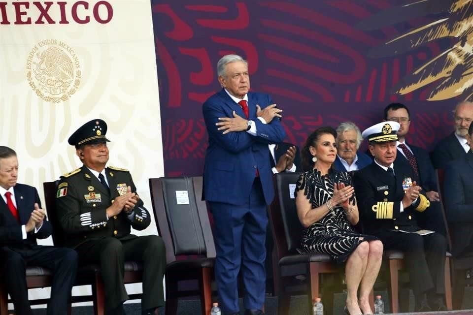 Acompañado de invitados especiales y miembros de su Gabinete, López Obrador presenció la exhibición.