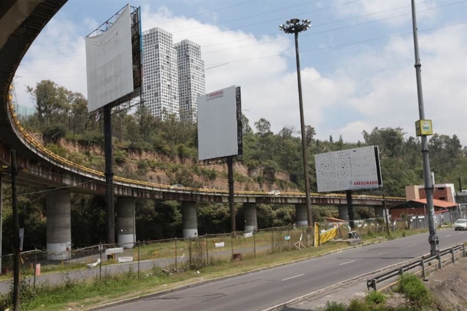 Sellos de aseguramiento han sido colocados hasta en anuncios espectaculares.