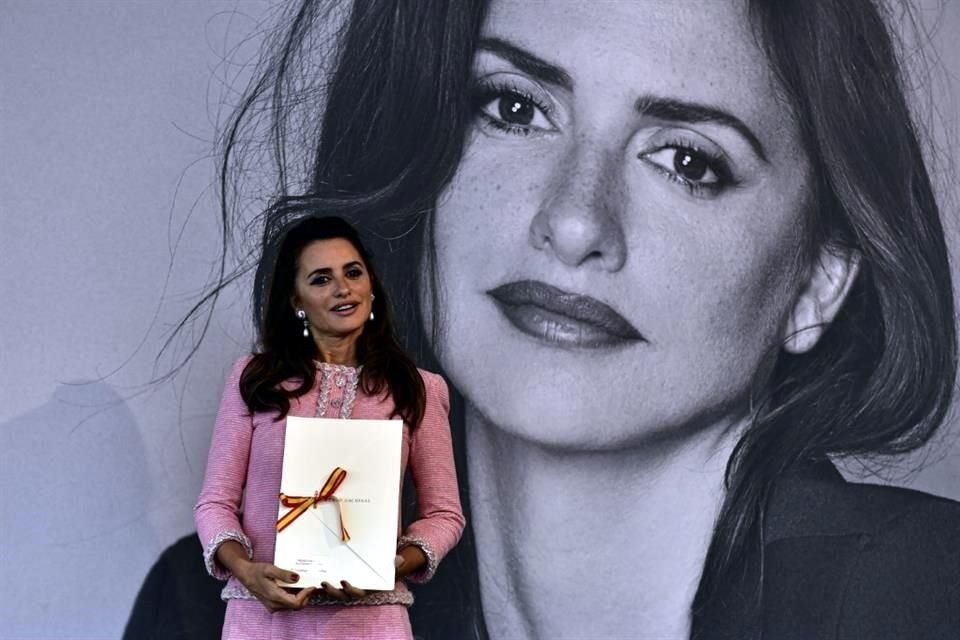 La actriz Penélope Cruz fue reconocida con el Premios a la trayectoria en el Festival de San Sebastián.