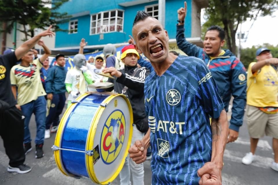 El famoso 'Perro Rabioso', aficionado del América.