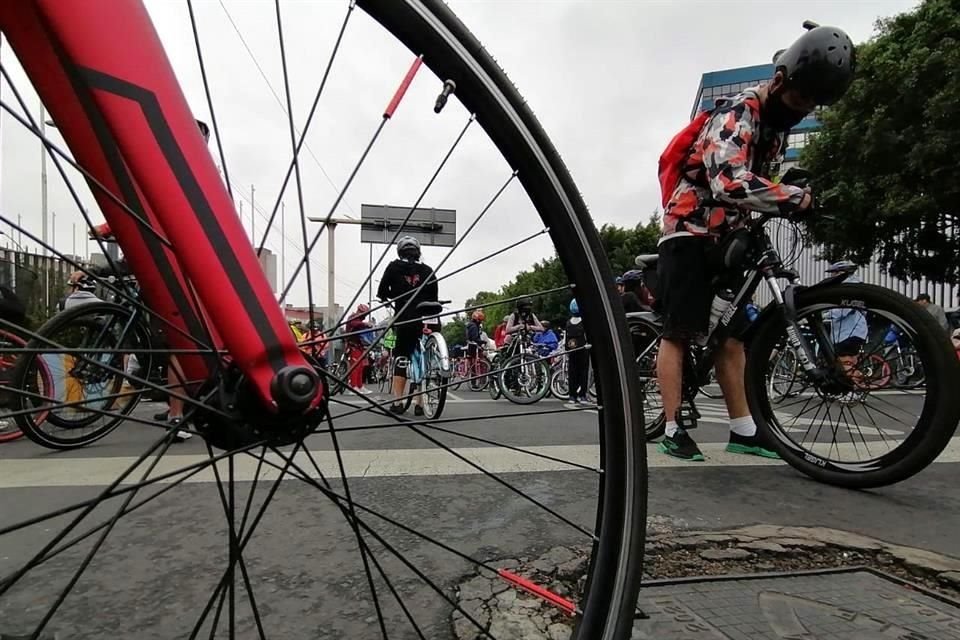 Un grupo de ciclistas emprendió un recorrido por lugares cruciales durante la Independencia de México.