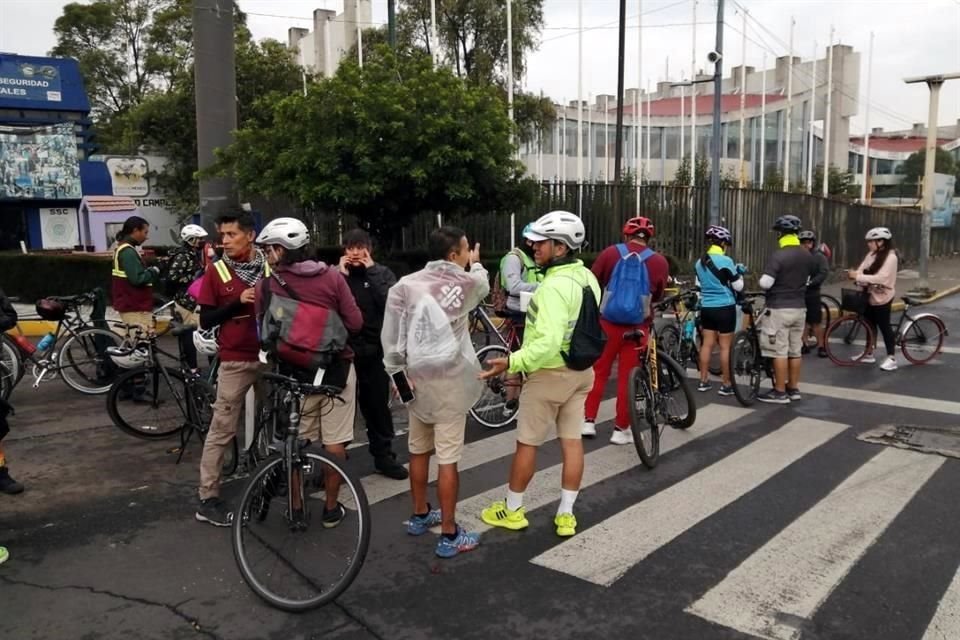 Un grupo de ciclistas emprendió un recorrido por lugares cruciales durante la Independencia de México.