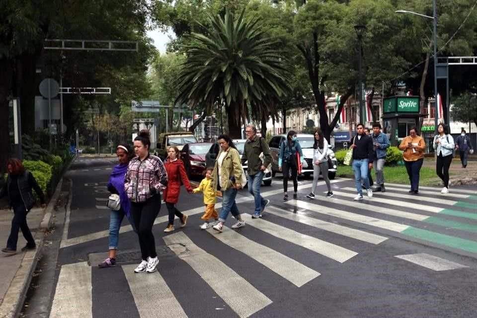 La caminata culminó en Álvaro Obregón 286, donde 49 personas fallecieron tras el colapso de un edificio de oficinas. Fue el inmueble con más decesos en toda la Ciudad. 