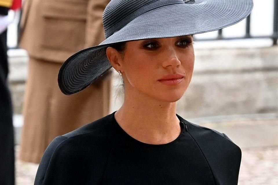 Meghan Markle, esposa del Príncipe Enrique, acaparó las miradas en la Abadía de Westminister al participar en el funeral de Estado de la Reina.