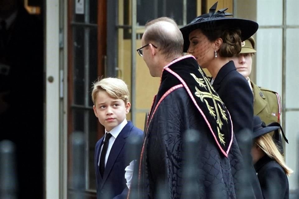 El Príncipes Jorge a su entrada a la Abadía de Westminster.