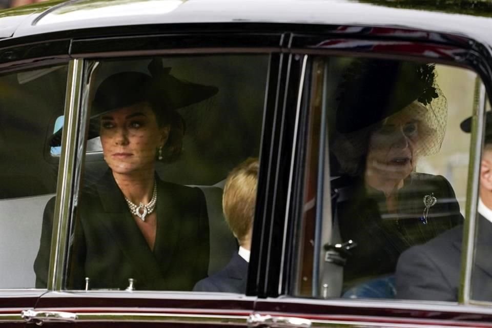 Catalina de Gales lució un característico collar de la Reina Isabel II en el funeral de Estado, lo que provocó comparaciones con la soberana.