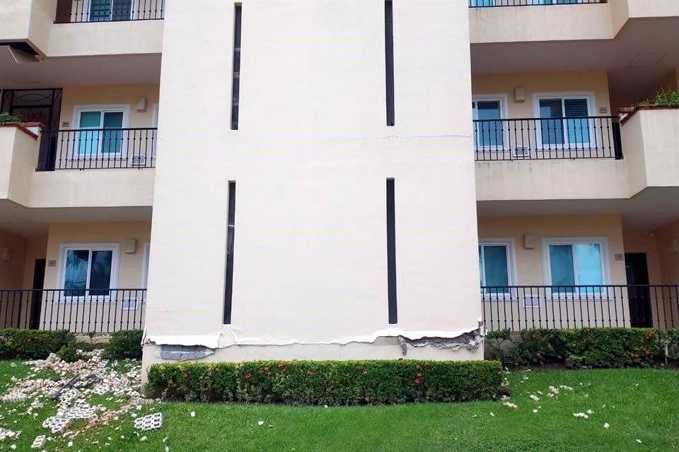 En Puerto Vallarta se registraron daños en hoteles, pero se descarta tsunami.