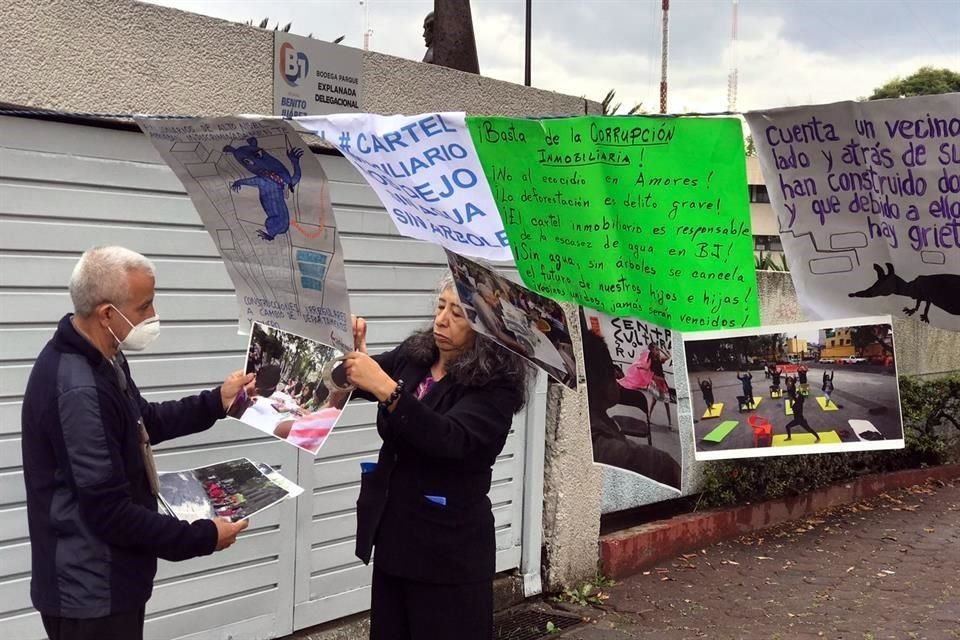 Un grupo de vecinos y dos concejales de Morena se reunieron en la Alcaldía Benito Juárez para recordar a las víctimas de los sismos.