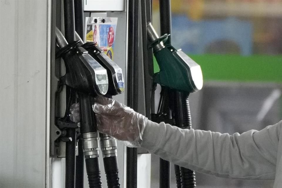 Cofece encontró evidencia de una posible colusión para fijar los precios de las gasolinas.