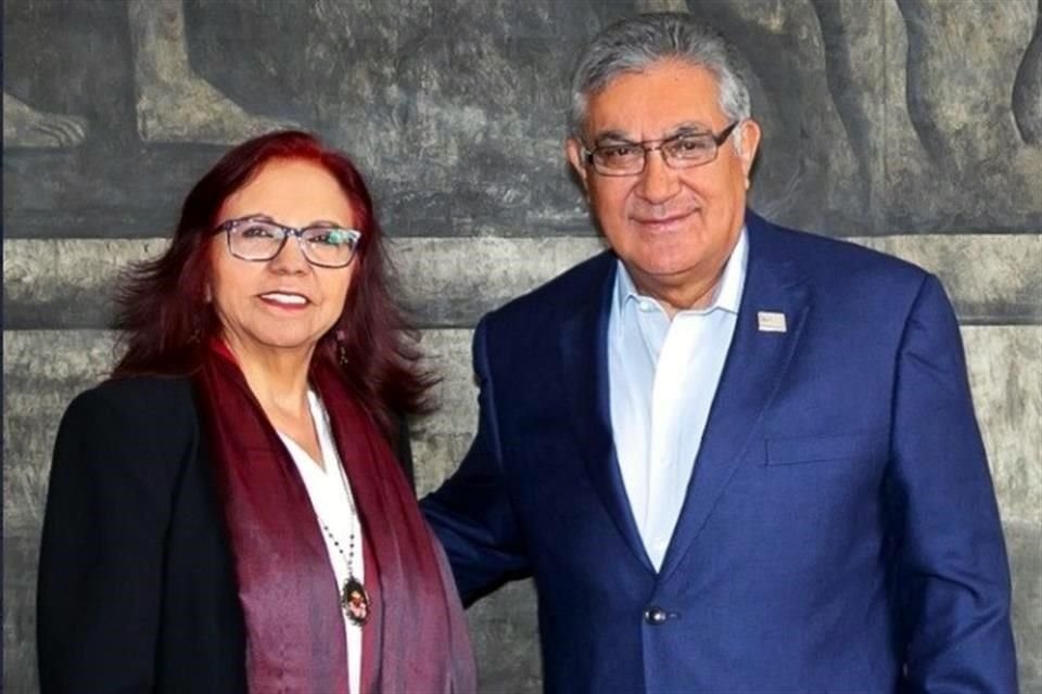 La titular de la SEP, Leticia Ramírez, recibió al maestro Alfonso Cepeda, secretario general del SNTE.