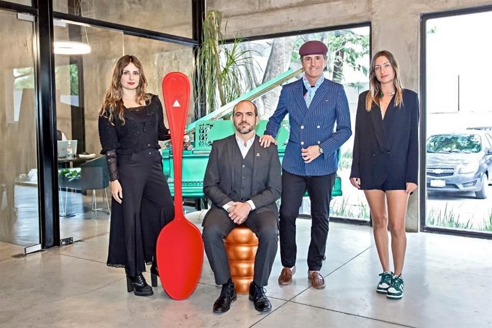 Siouzana Melikián, Rodrigo y Beto Moheno con Luia Corsini