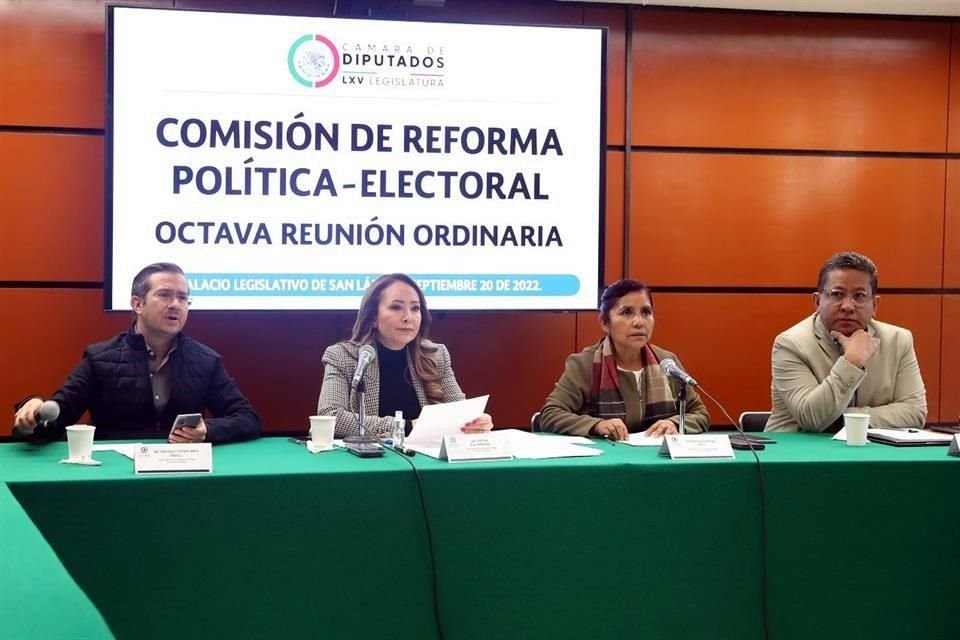 La Comisin de Reforma Poltica-Electoral se reuni este martes y ah los priistas expresaron su postura en favor de la discusin de una reforma poltica.