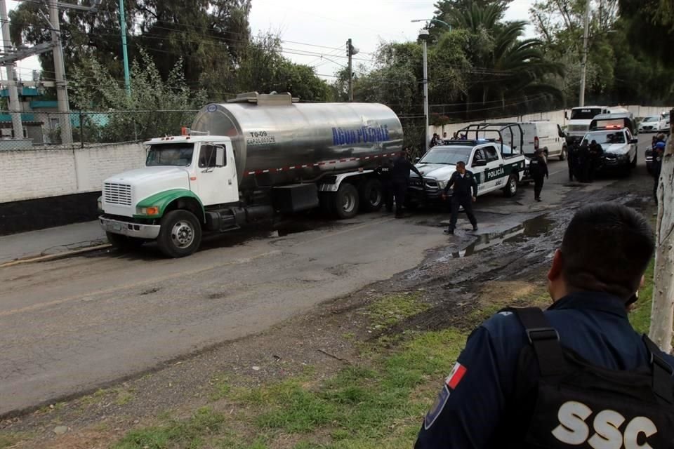 El cuerpo de una mujer de unos 25 años fue abandonado en la calle Emiliano Zapata, en la Colonia Ex Escuela de Tiro, Gustavo A. Madero.