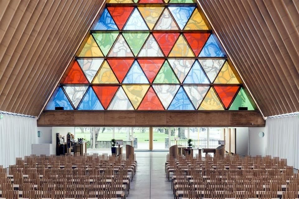 Catedral construida con tubos de cartón reciclados en Christchurch, Nueva Zelanda (2013).