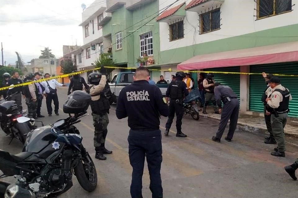 Dos hombres que se encontraban a bordo de un automóvil fueron baleados en el Municipio de Tecámac.