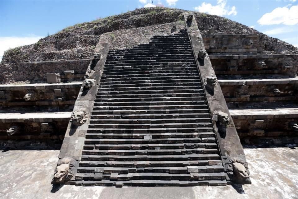 A través de un concurso fue elegida la techumbre para la protección de la fachada poniente de la Pirámide de la Serpiente Emplumada, asediada por la humedad y la intemperie.
