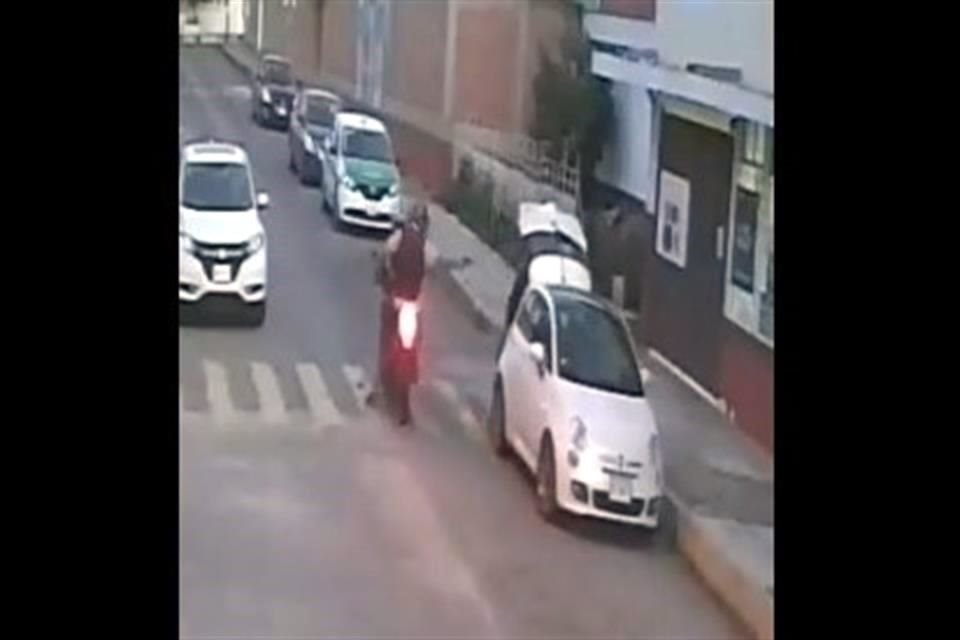 La mujer fue atacada a balazos por dos hombres a bordo de una moto.