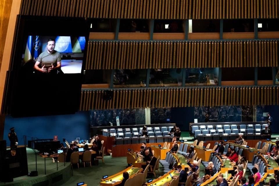 El presidente de Ucrania, Volodymyr Zelensky, habla ante la Asamblea General de la ONU a través de un video.