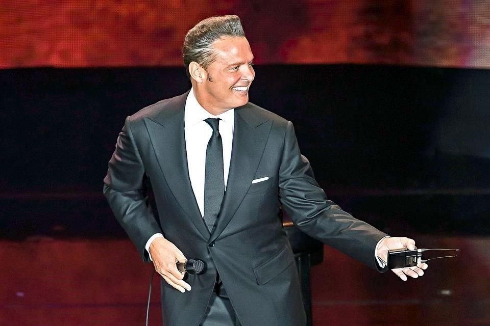 El cantante Luis Miguel está en pláticas con el empresario Carlos Bremer para regresar a los escenarios en el 2023 con nueva gira.