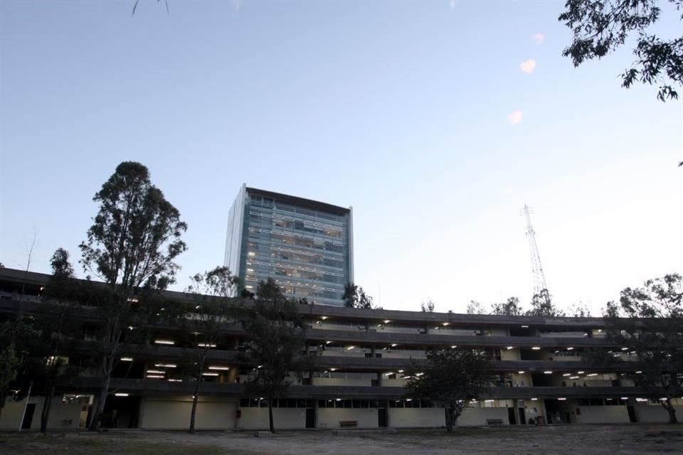 Tres sedes del CUAAD suspendieron actividades debido a que el temblor de esta madrugada pudo generar daños en la infraestructura.