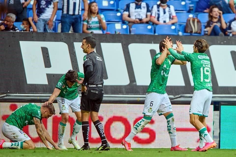 Santos logró su pase a las Semifinales en el tiempo agregado.