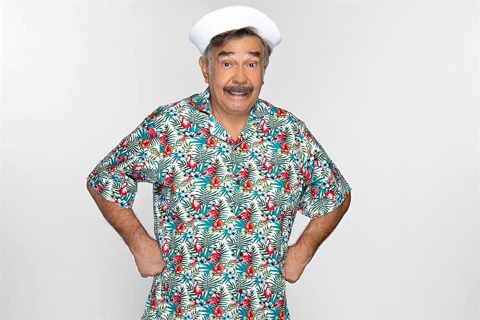 El actor encabeza la nueva temporada de este sitcom que transmite Las Estrellas, ahora con un look playero.