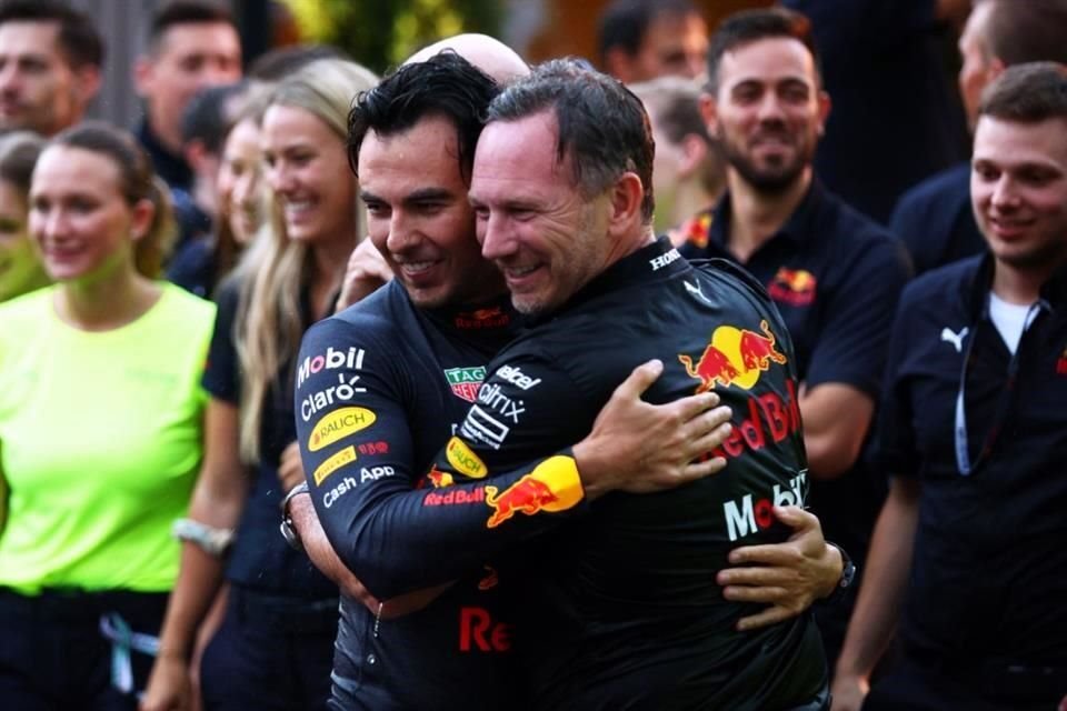 Christian Horner, jefe de equipo de Red Bull, espera que puedan a ayudar a Checo Pérez con su auto en la recta final de la temporada.