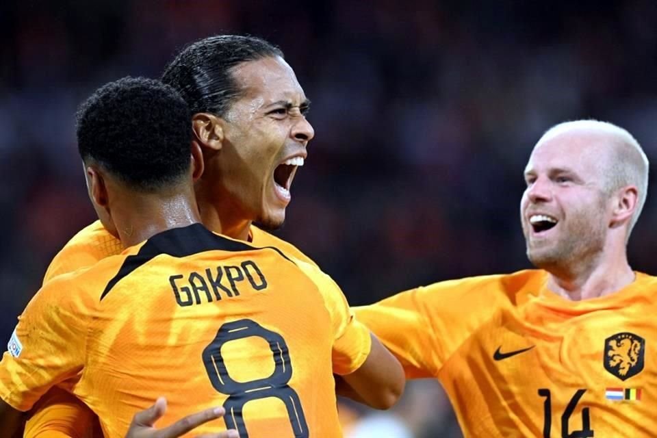 Virgil van Dijk anotó el solitario gol con el que Países Bajos derrotó a Bélgica.