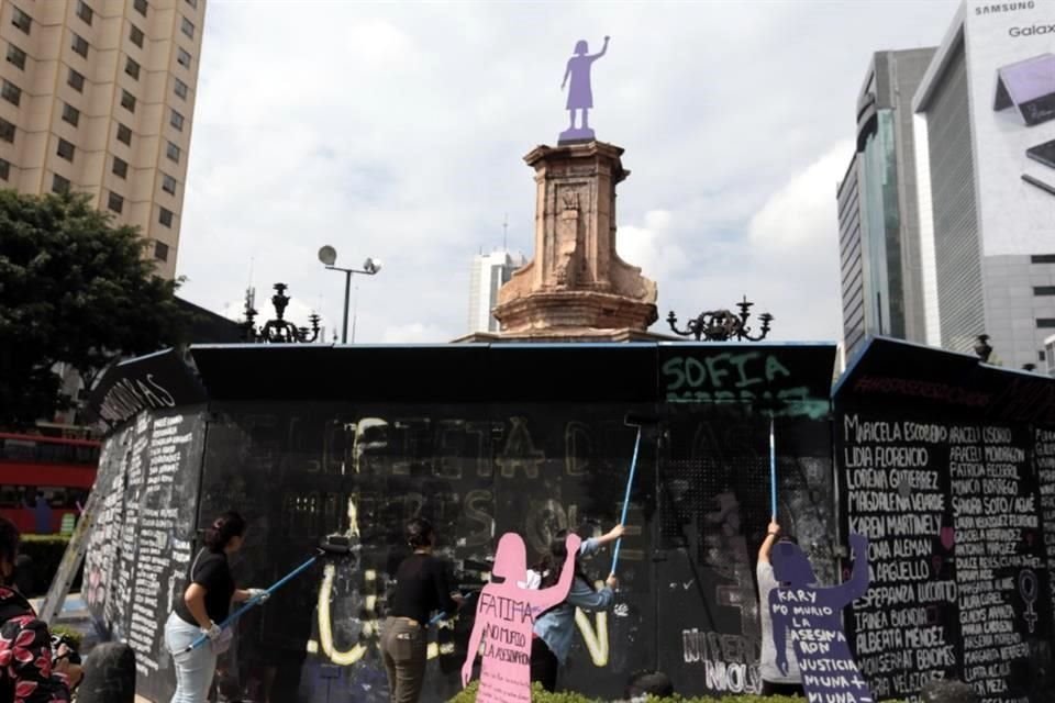 Reclamaron que en el año en que han exigido que permanezca la glorieta y que no haya más crímenes e impunidad, han perdido a madres buscadoras y más mujeres y niñas han sido asesinadas, . 