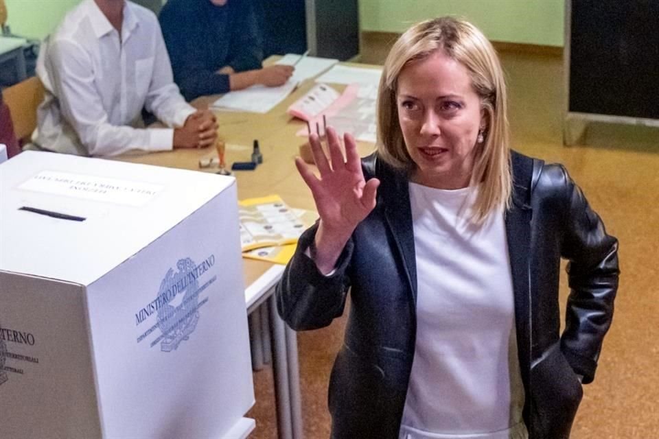 Sondeos a boca de urna dan triunfo a extrema derecha en Italia; será Giorgia Meloni la próxima Premier, la primera mujer en ocupar ese cargo.